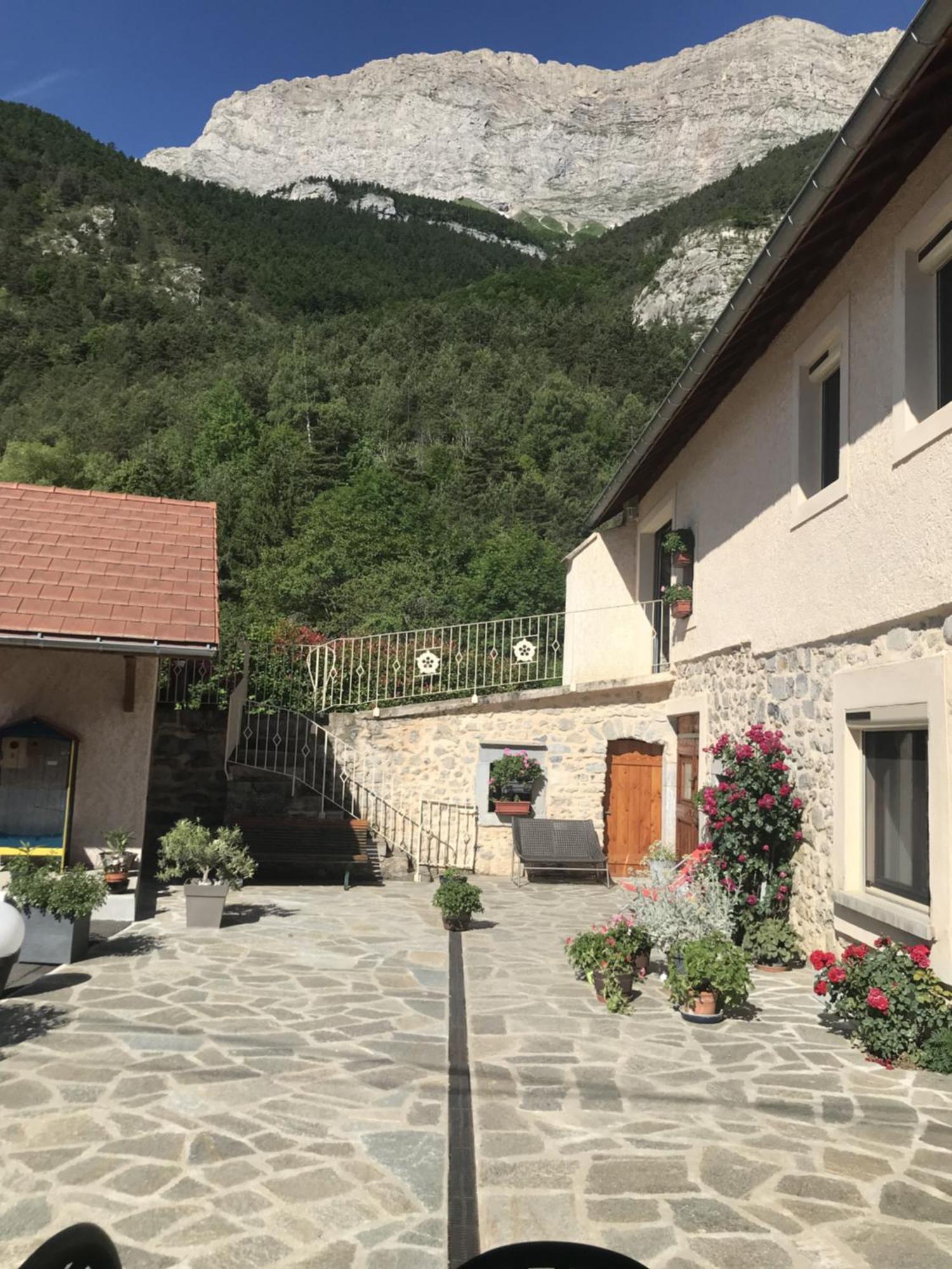 Le Rocher Des Ducs, Vue Sur Montagne, Abris Voitures Et Motos Le Glaizil Экстерьер фото